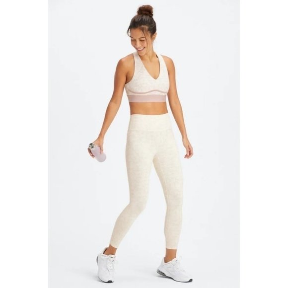 New Fabletics All Day Every Day Bra Size Medium Sports Bra - Picture 6 of 7